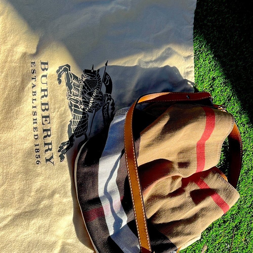 Burberry bucket bag